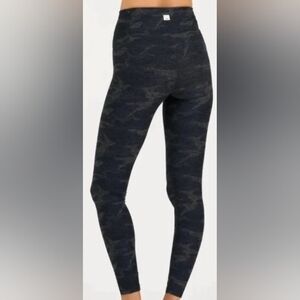 Vuori Camo Print Clean Elevation Leggings - Size M